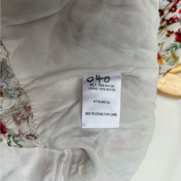 LOST + Wander Multi Floral Square Neck
Long Sleeve Button Down Crop Top - Picture 9 of 11